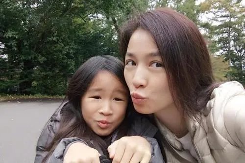 林瑞阳和张庭的女儿曝光，他们的女儿继承谁的优点最多？