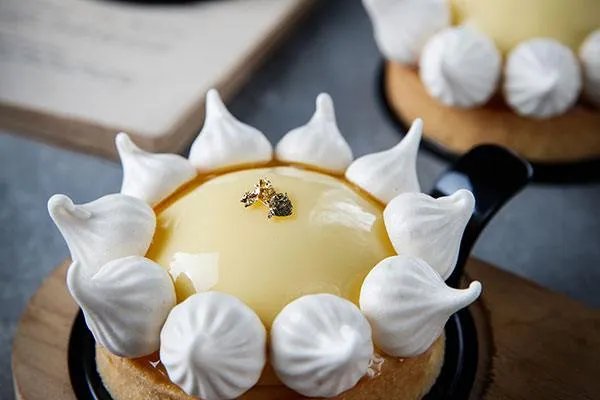 我想去昆明学做蛋糕，哪里有好一点的烘焙培训学校？最好是那种速成的短期班。打算去学一段时间顺便在昆明