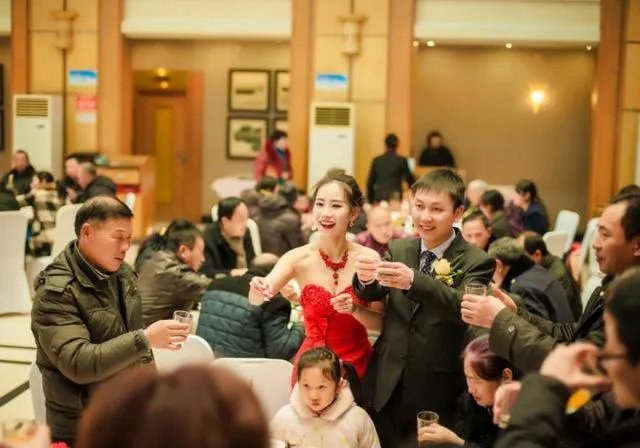 结婚是中午还是晚上 晚上举办婚礼有讲究吗