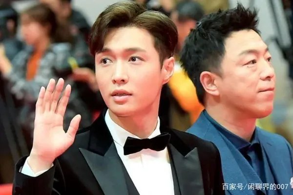 将要重蹈周立波覆辙时，黄渤如何拉张艺兴一把？