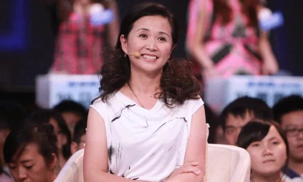 先后担任《非诚勿扰》合伙人的黄澜和黄菡是什么关系？如何评价她们？