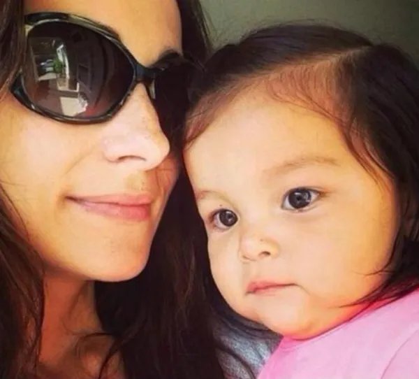 吴彦祖女儿五官精致颜值高,她被指长相好似芭比娃娃,你赞同吗?