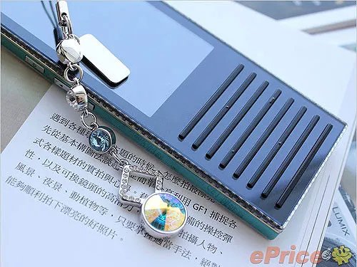 夏普首款直板手机,香水瓶媚惑设计