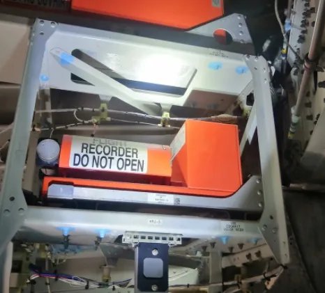 失事飞机的黑匣子找到了一部，找到后的黑匣子状态如何？