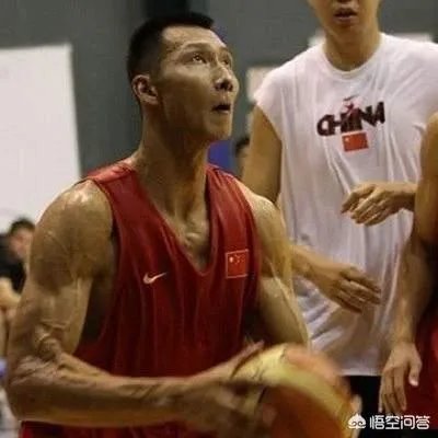 如何评价易建联的身体素质？他的身体素质在国内能排第一吗？