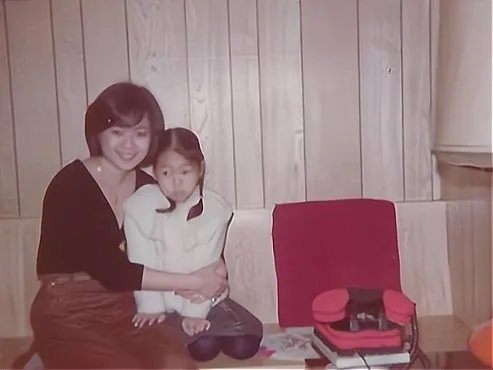 “侯佩岑道歉”被骂，她母亲林月云，当年到底做了什么？