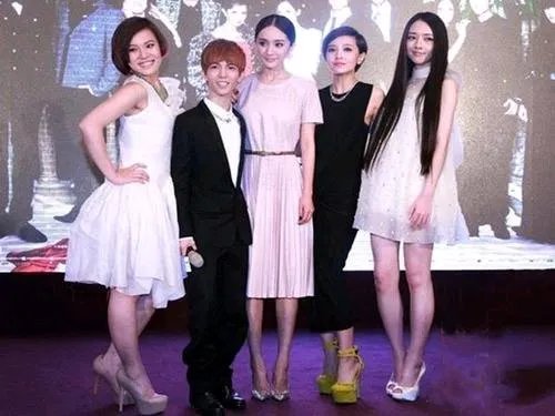 李斯丹妮是一个没有高跟鞋的女艺人,女艺人为何都喜欢穿高跟鞋?