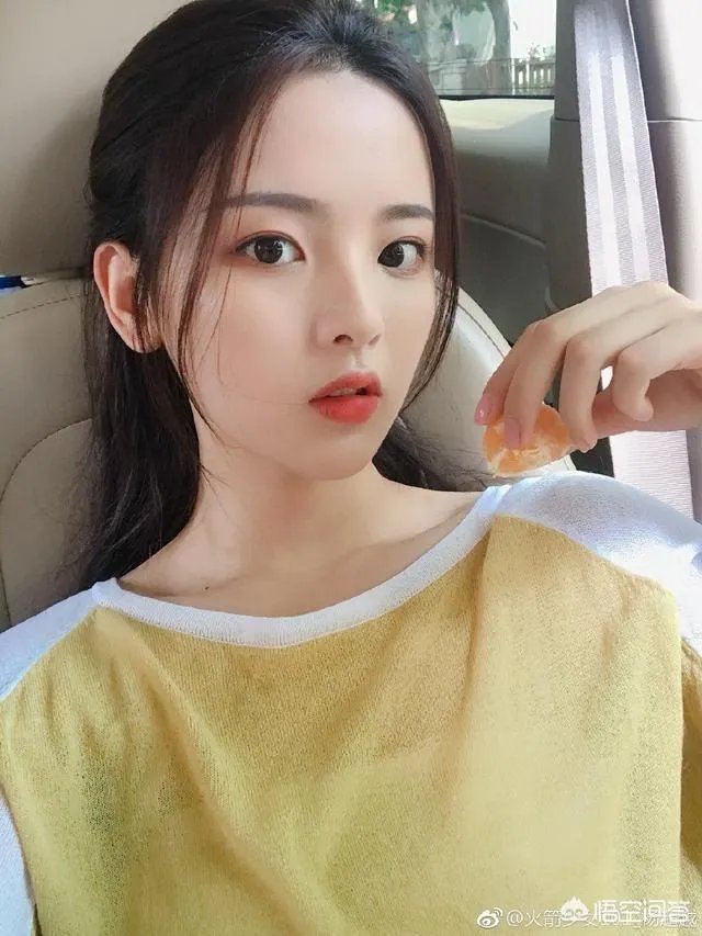 如何看待杨超越用仙女的脚不臭怼黑粉的行为？