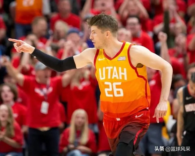 冲击总冠军！科沃尔一年260万加盟雄鹿！没人愿意跟詹姆斯做第二次队友？你怎么看？