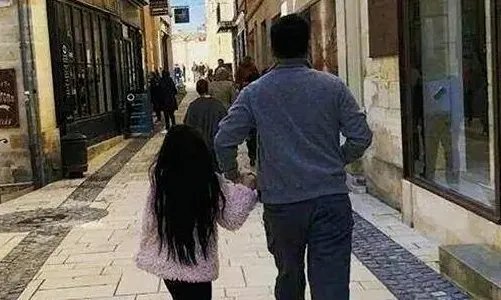 赵薇突然删除所有老公的照片,这是怎么一回事?