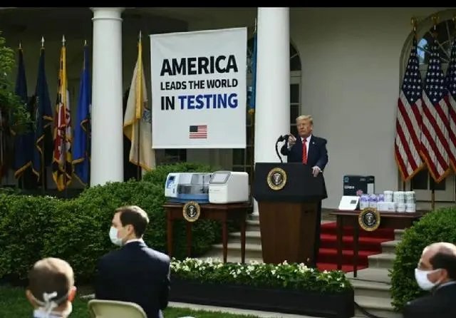 你对亚裔记者遭特朗普针对“死多少你得问中国”行为如何评价？