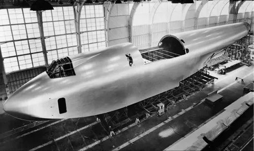 “钢铁侠”制造的休斯H-4最大的水上飞机