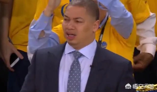 总决赛G2,明明是库里阻挡詹姆斯犯规，为什么裁判给了泰伦卢技术犯规？