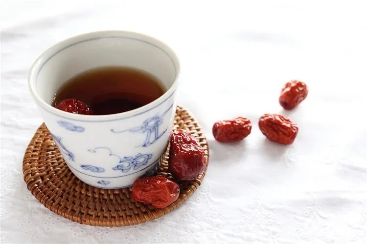 坚持喝黄芪泡水，身体能收获什么益处？和3味中药搭配效果更佳