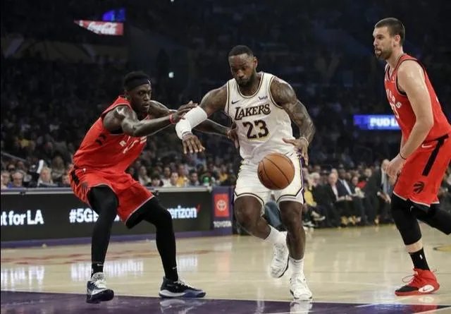 目前詹姆斯三双85次,你觉得退役时三双会过百吗?