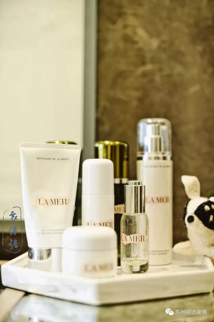 新作| Jenny in the garden.