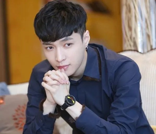 将要重蹈周立波覆辙时，黄渤如何拉张艺兴一把？