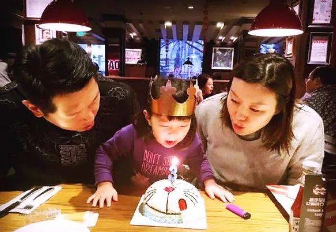 莫科现任妻子有多孝顺？