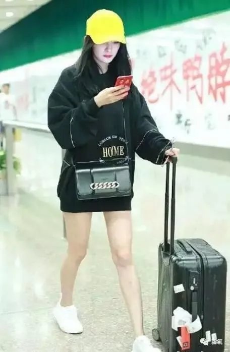 替身神似杨幂、放话称“是她整得像我”，你怎么看？