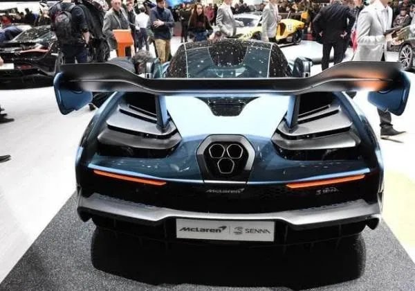 郭富城又入库天价跑车，怀二胎不久的方媛在二楼偷看，为什么？