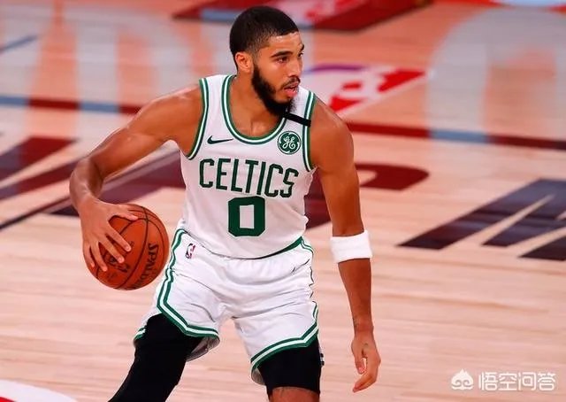 如何看待塔图姆与布朗在季后赛首战对阵费城的表现？