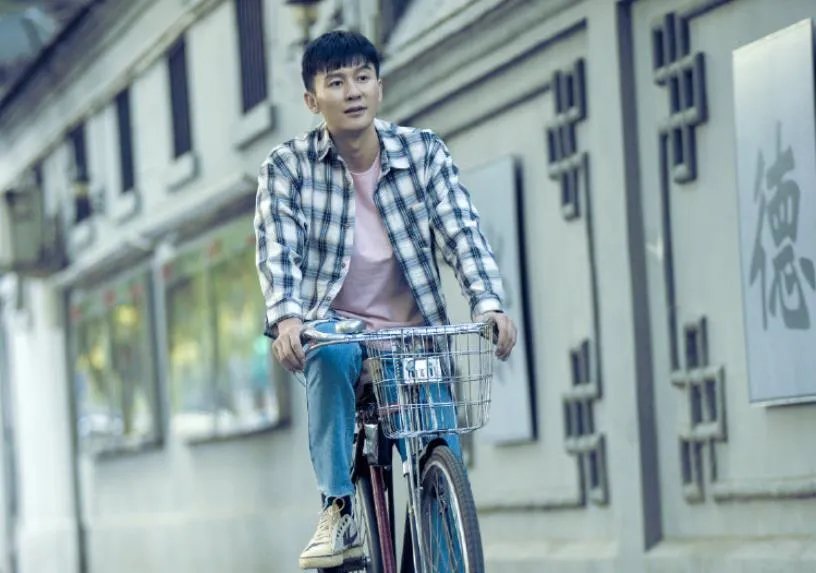 42岁演高中生，李晨被吐槽太成熟了？