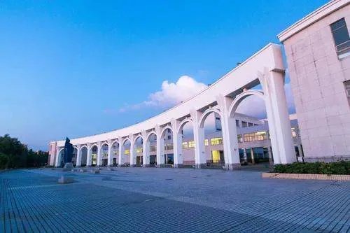 上海对外经贸大学是重点吗