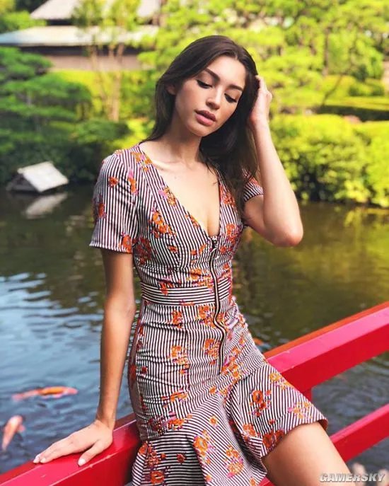 完美身材的御姐  来自美国的爆红模特Celine Farach