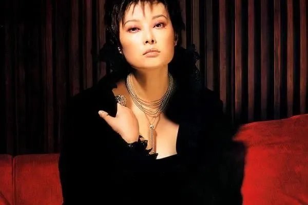 从赵岭到林博文，为何袁立会两段婚姻失败？