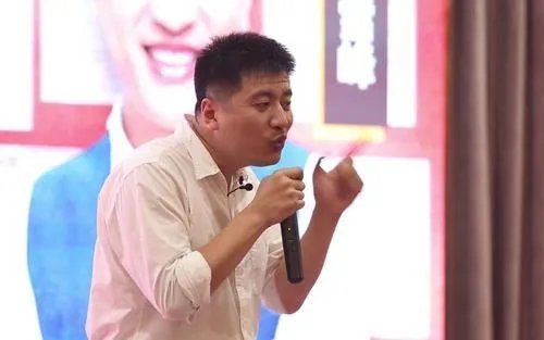 网上很火的张雪峰，他自己学生时代考上的是哪个大学研究生？