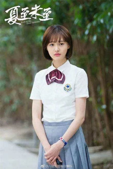 盘点小花毕业照，郑爽半截眉毛变路人，娜扎食堂吃饭戴墨镜，你认得出来吗？