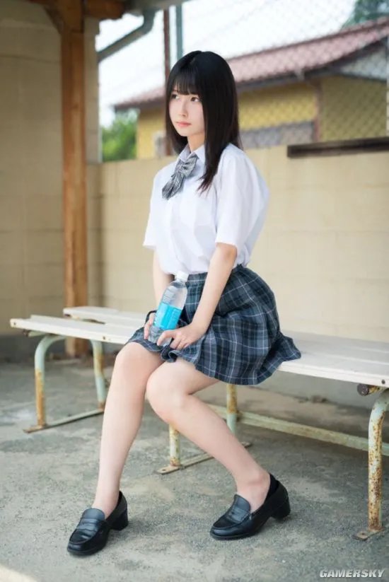 饱满嫩腿制服写真初公开 18岁神颜混血写真偶像森嶋あんり