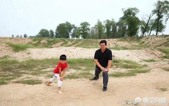 如何看待裸跑弟何宜德11岁大学毕业以及鹰爸教育？