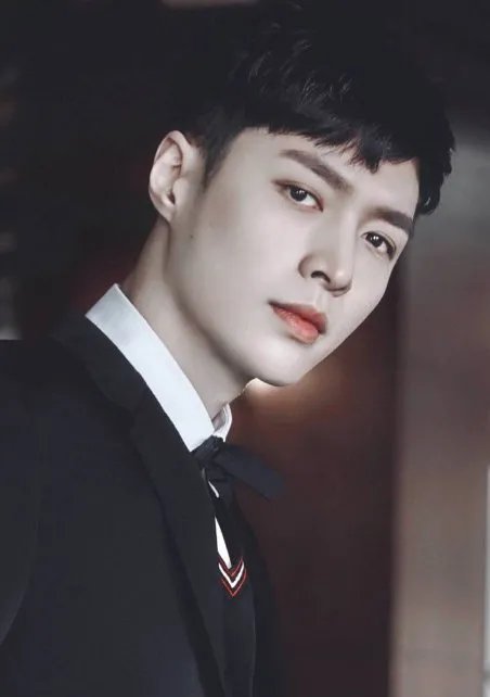 将要重蹈周立波覆辙时，黄渤如何拉张艺兴一把？