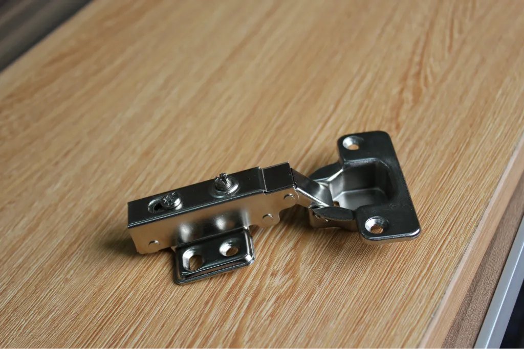 橱柜铰链尺寸解析 橱柜铰链调节方法