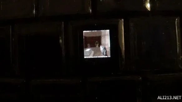 厉害了我的哥！大神用键帽当显示器玩《Doom 2》 