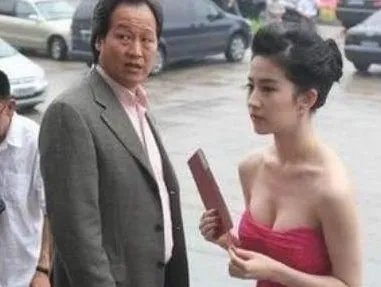 刘亦菲干爹是谁？