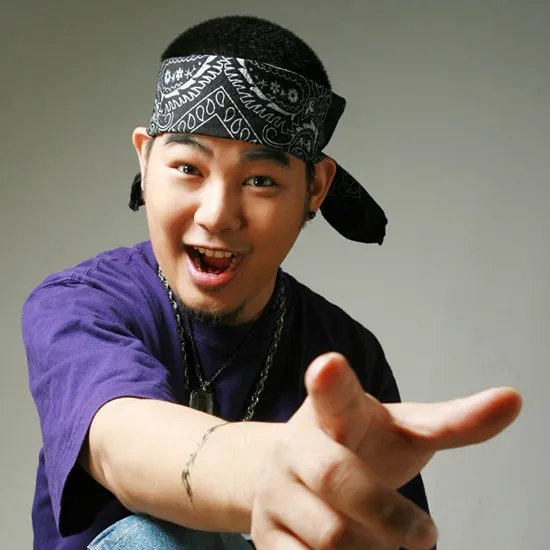 罗百吉吹喇叭mv欣赏 在台上热舞又劲歌