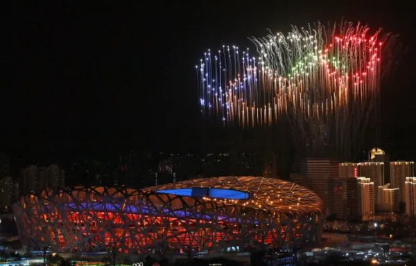 历史上第一个举办过夏季和冬季奥运会的城市？