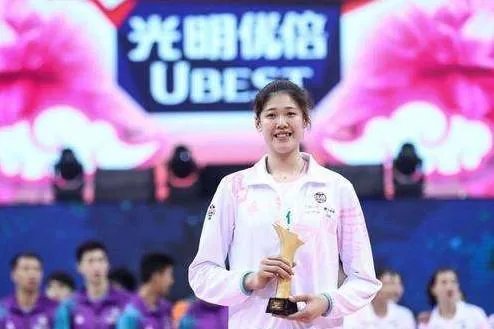 左手大将博斯科维奇能和当今世界女排第一人李盈莹相比较吗？