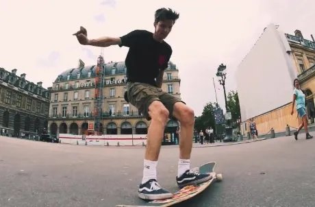 三轮的滑板车是怎么转弯的？