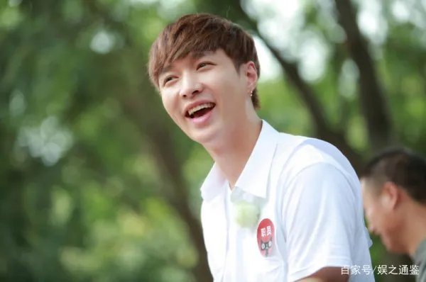 将要重蹈周立波覆辙时，黄渤如何拉张艺兴一把？