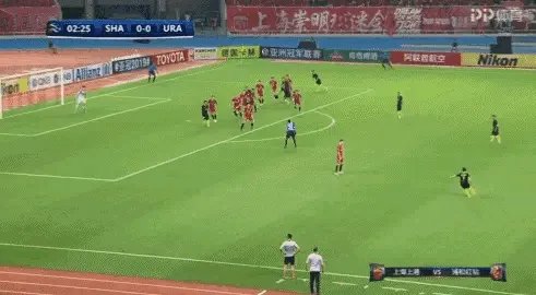 亚冠上港2-2浦和红宝石，日本的第一个进球是颜骏凌的锅还是犯规？哈桑执法公平吗？