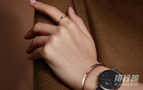 情侣饰品买什么好_有什么好看的情侣饰品