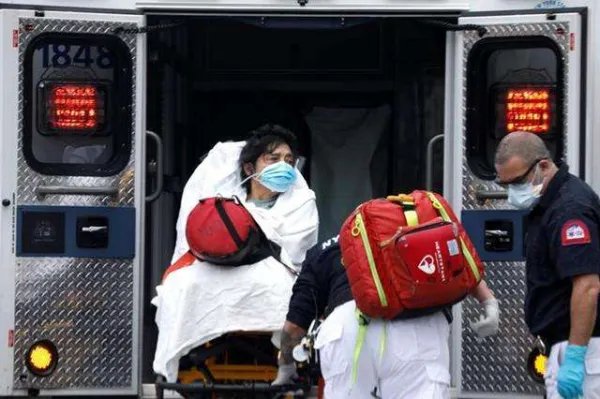 美国疫情死亡人数超过15万，为什么美国人好像无所谓？