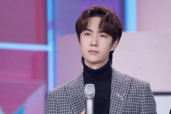 王一博童年照超萌，如今的他有哪些变化？