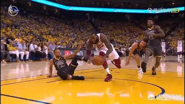 总决赛G2,明明是库里阻挡詹姆斯犯规，为什么裁判给了泰伦卢技术犯规？