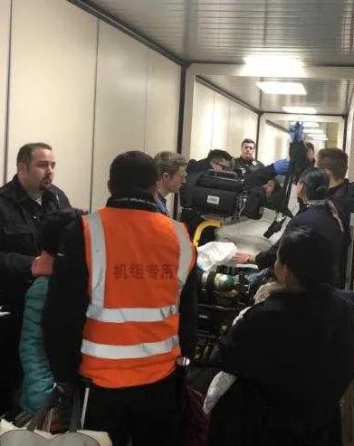 东航航班空中放油救人结局如何？