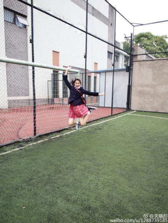 盘点小花毕业照，郑爽半截眉毛变路人，娜扎食堂吃饭戴墨镜，你认得出来吗？