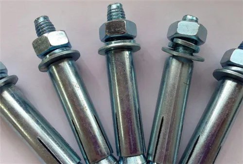 如何取出墙内塑料膨胀螺丝